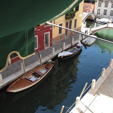 Ca' San Trovaso - 6 Rooms Venezia Eksteriør bilde