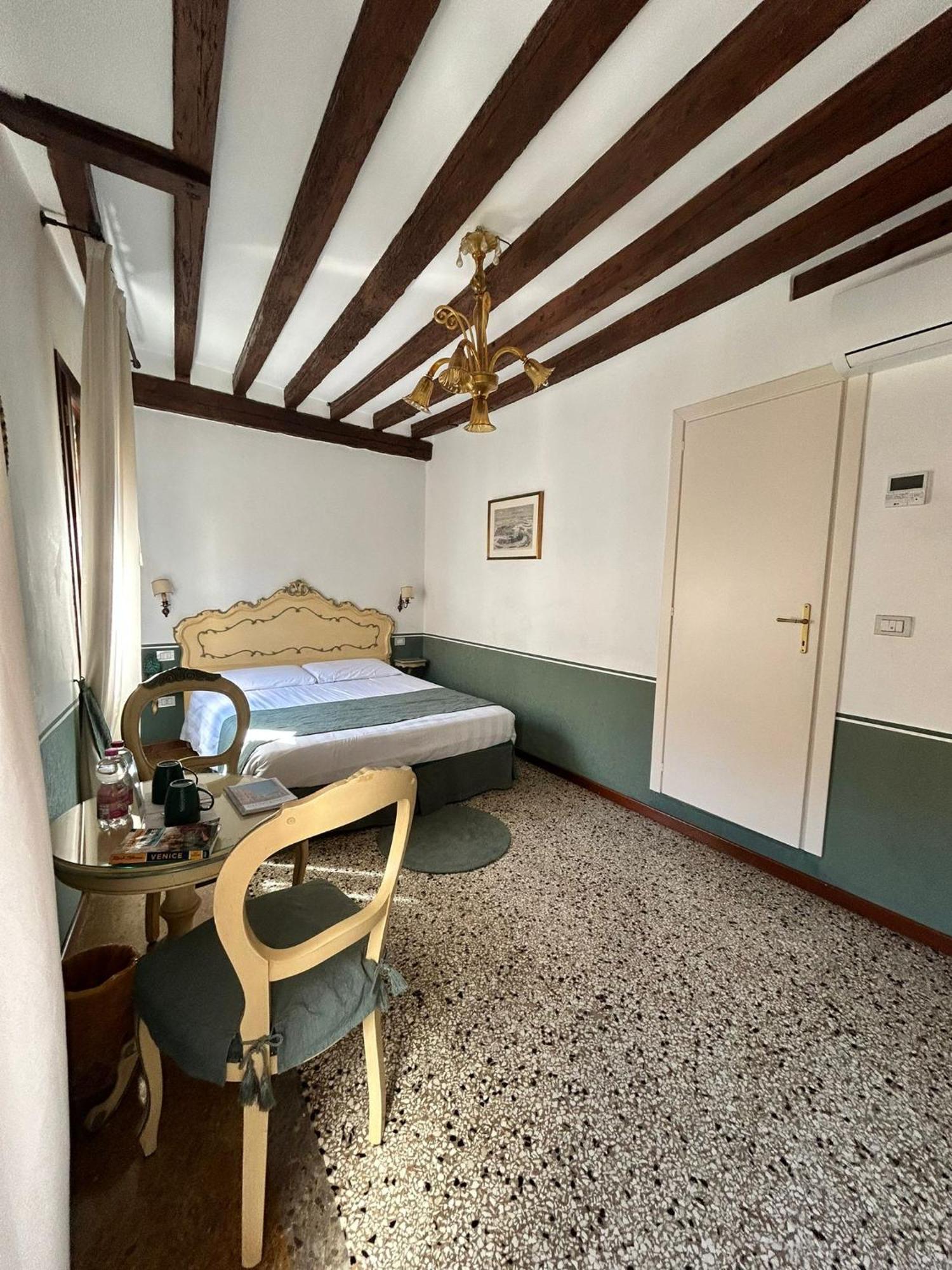 Ca' San Trovaso - 6 Rooms Venezia Eksteriør bilde