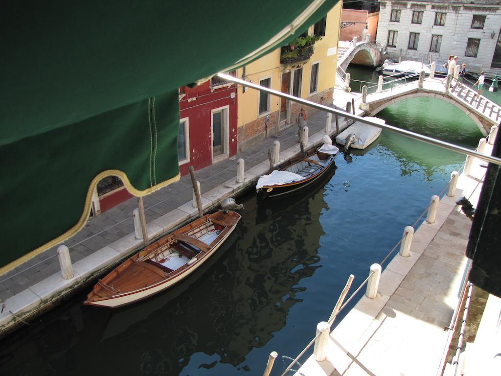Ca' San Trovaso - 6 Rooms Venezia Eksteriør bilde