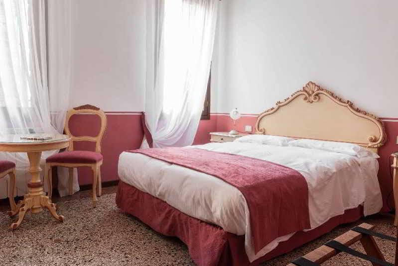 Ca' San Trovaso - 6 Rooms Venezia Eksteriør bilde