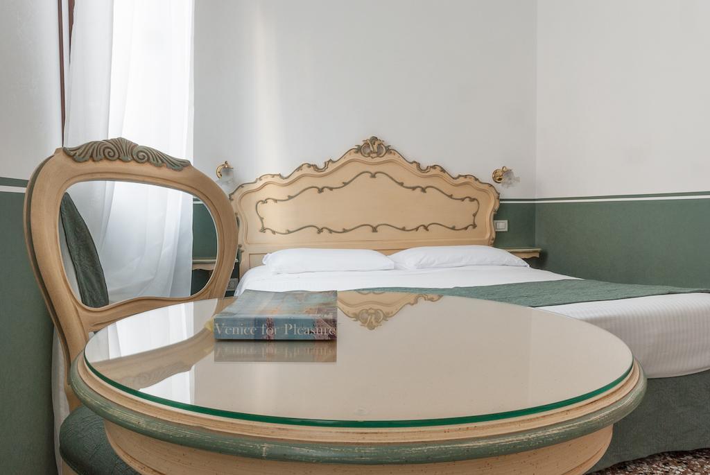Ca' San Trovaso - 6 Rooms Venezia Eksteriør bilde