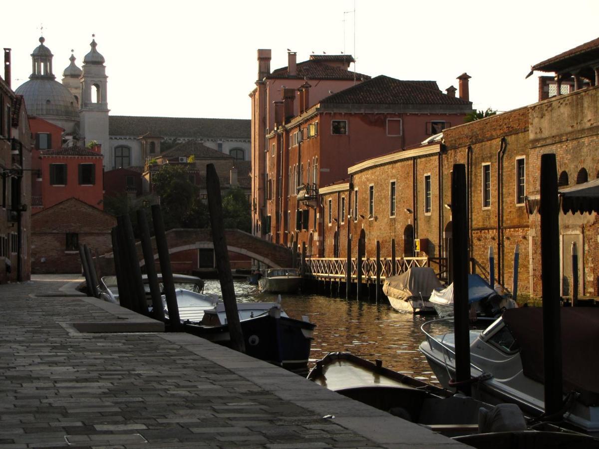Ca' San Trovaso - 6 Rooms Venezia Eksteriør bilde