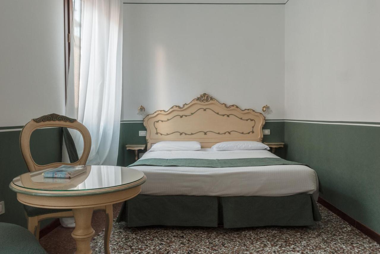 Ca' San Trovaso - 6 Rooms Venezia Eksteriør bilde